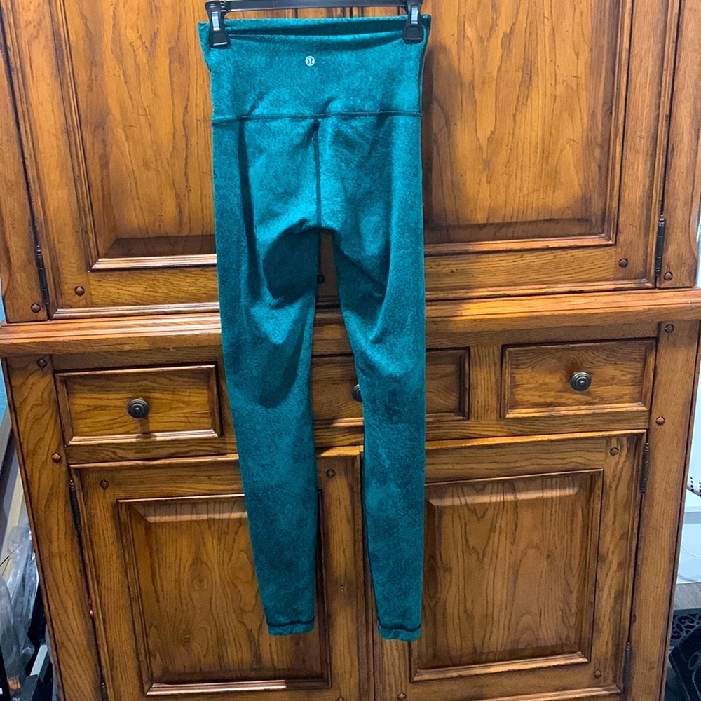 Lululemon leggings size 6